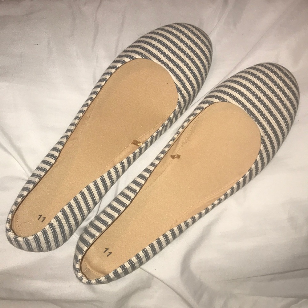 NEVER WORN Cream & Navy flats